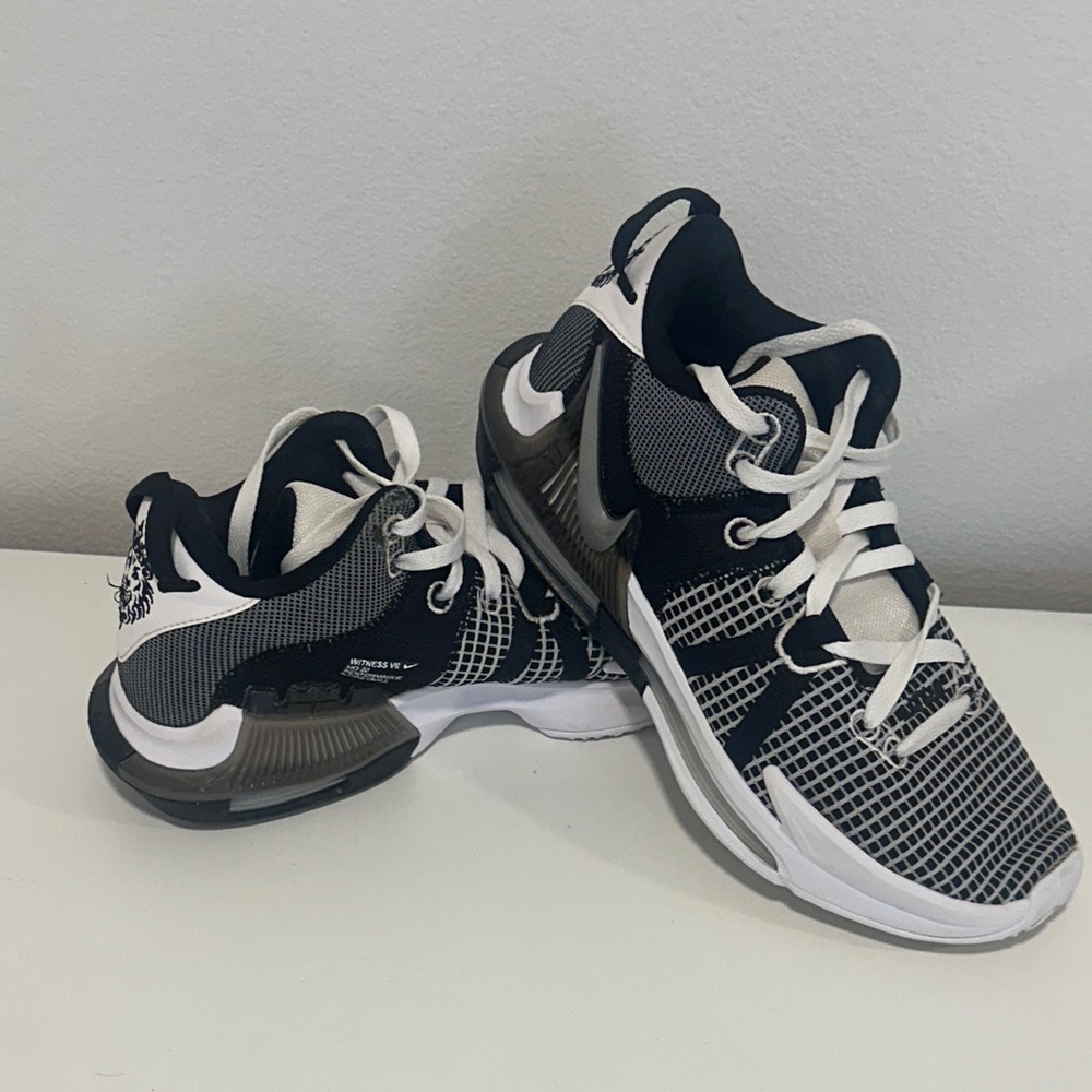 LeBron Witness VII basketball shoes